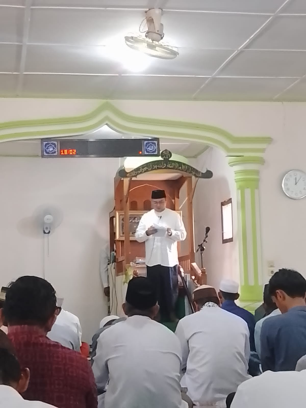 Erzaldi Jadi Khotib Jum’at di Desa Banyu Asin