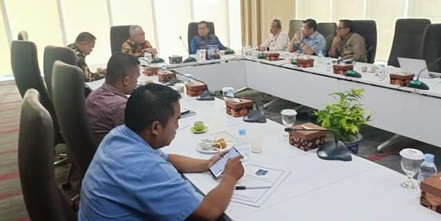 Plt. Wakil Ketua DPRD Heryawandi Hadiiri Rapat Bersama OJK Palembang