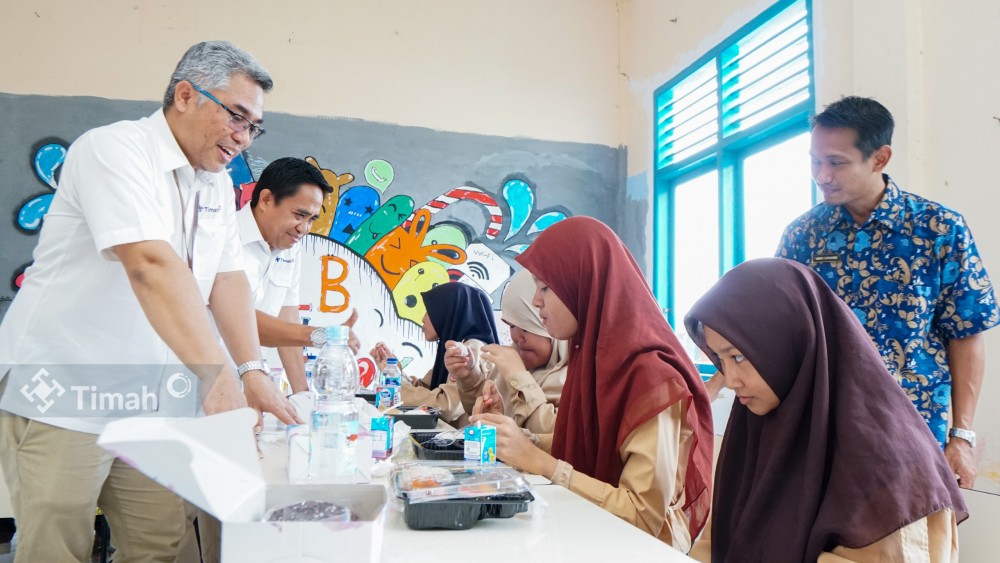 PT Timah Gelar Program Makan Sehat Bersama Siswa/Siswi SLB