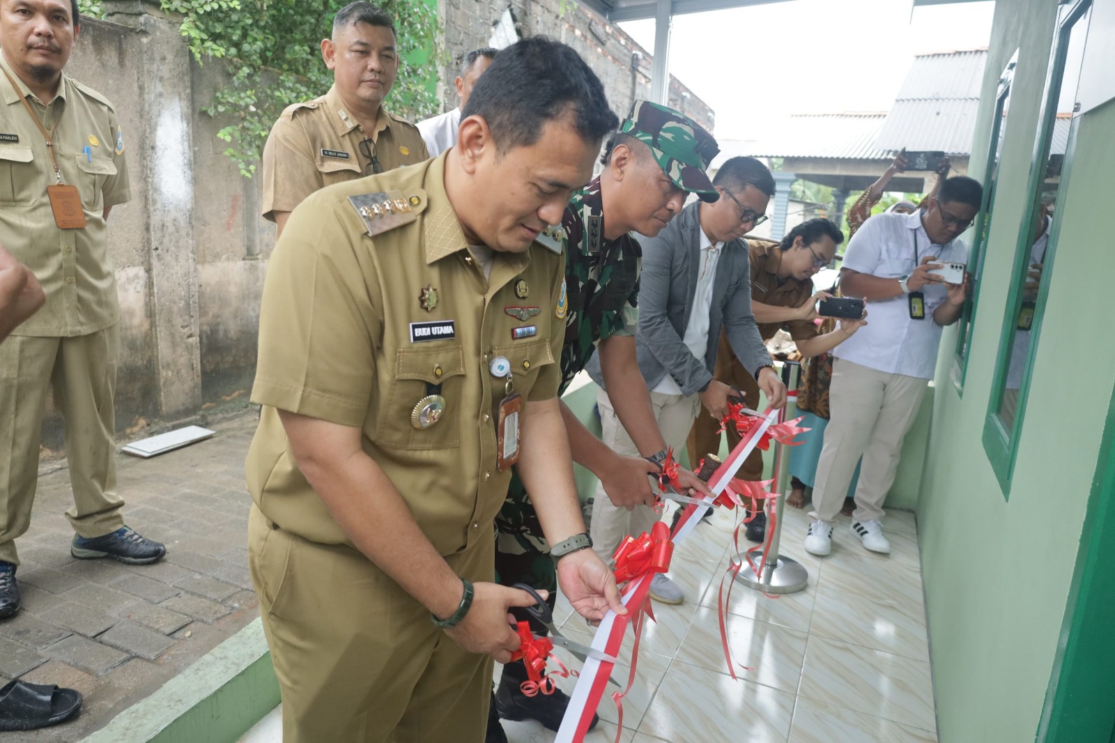 Pj Walikota Pangkalpinang Gunting Pita Bedah Rumah Program CSR