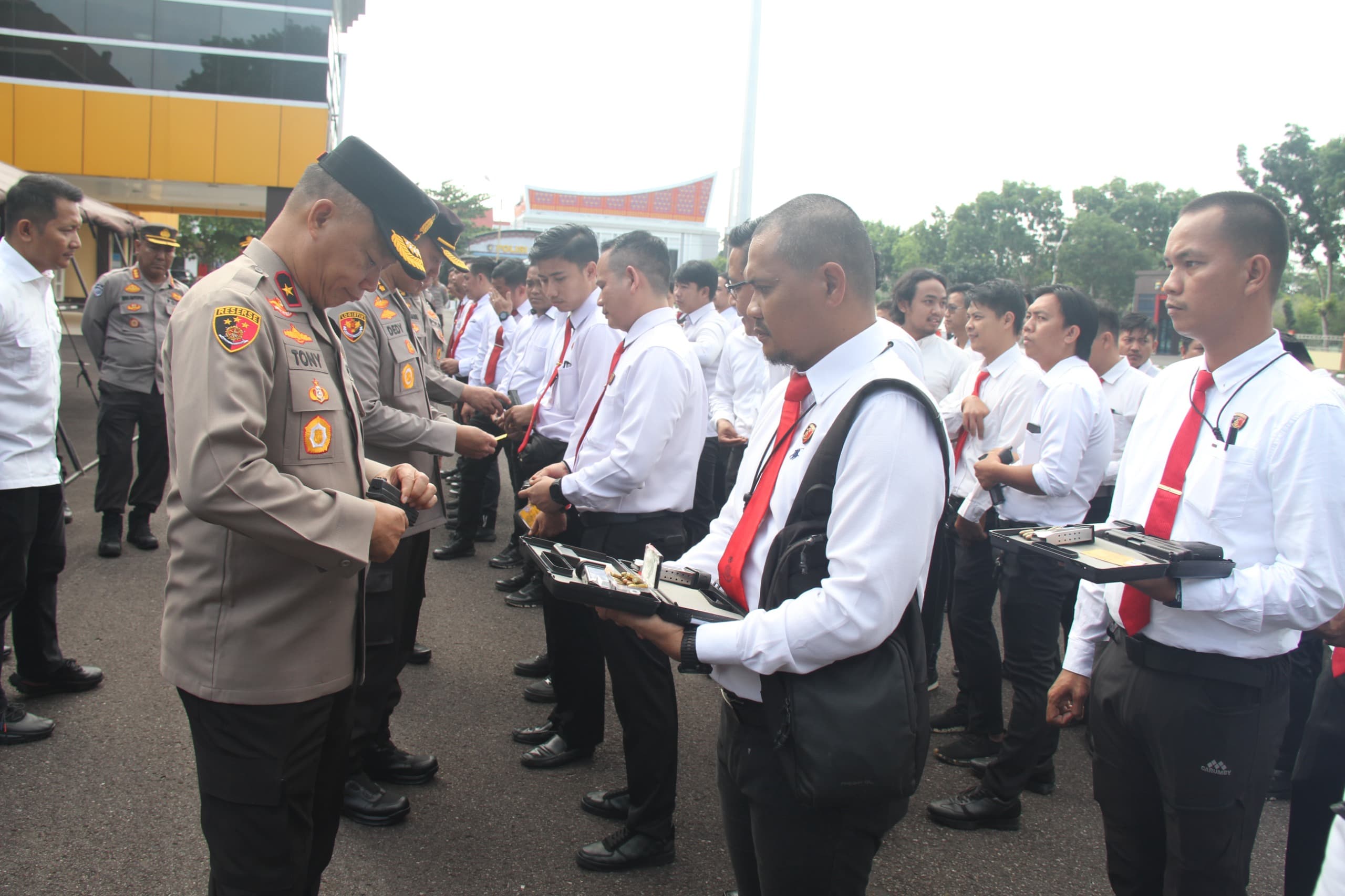 Komitmen Jaga Integritas Dan Profesionalitas, Polda Babel Lakukan Pemeriksaan Senpi Anggota