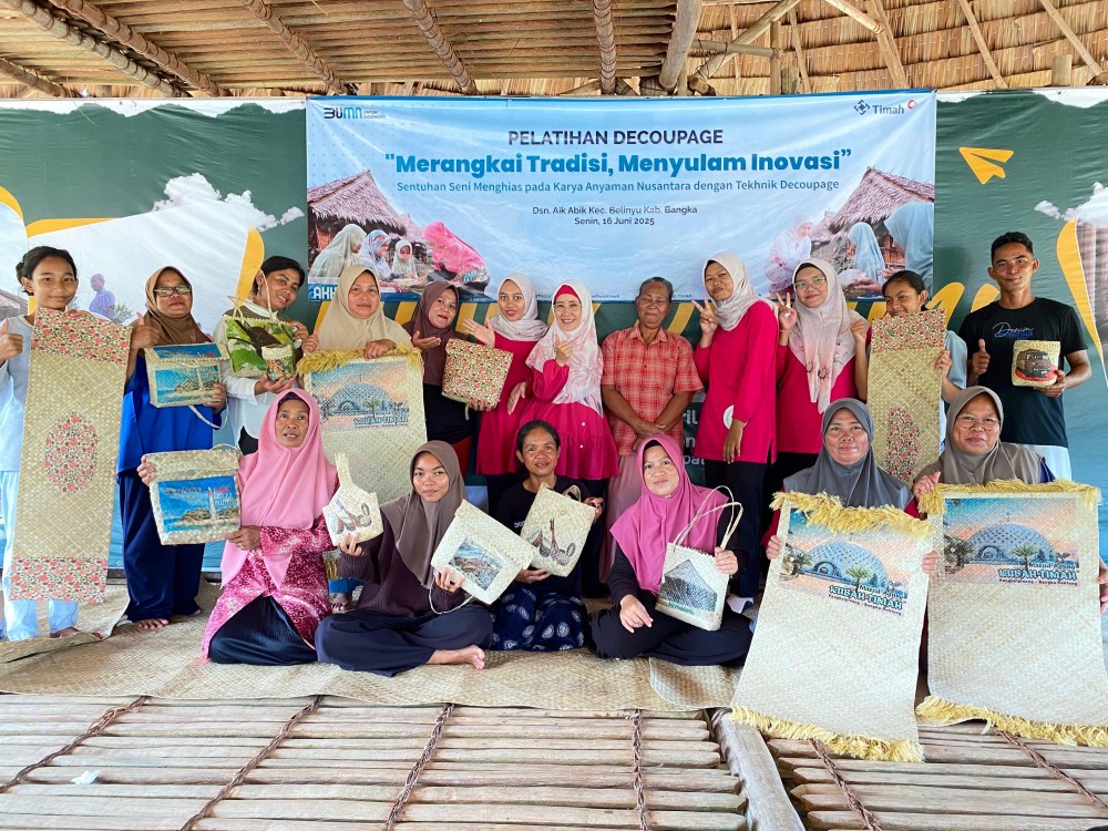 PT Timah Gelar Pelatihan Decoupage bagi Masyarakat Adat Mapur, Dorong Pengembangan Kerajinan Lokal dan Ekonomi Kreatif