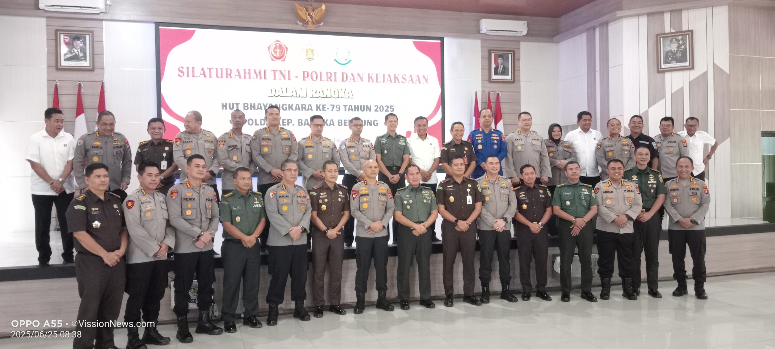 Silaturahmi Sinergitas TNI-Polri-Kejaksaan di Babel Jelang Hari Bhayangkara Ke 79, Bagi-bagi Tanda Mata ke Masyarakat